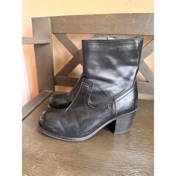 Shoes - Women’s frye kendall zip short black boots size 6.5